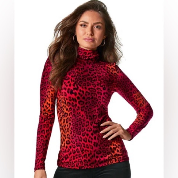 Boston Proper Red Leopard Print Turtleneck Fitted Top - Picture 1 of 6